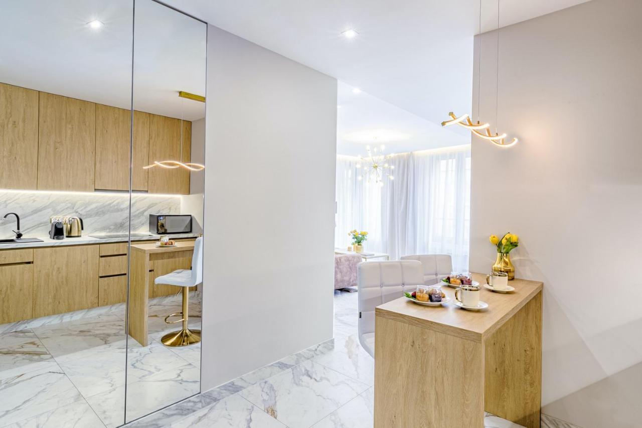 Golden Queen Apartments Old Town Краків Екстер'єр фото