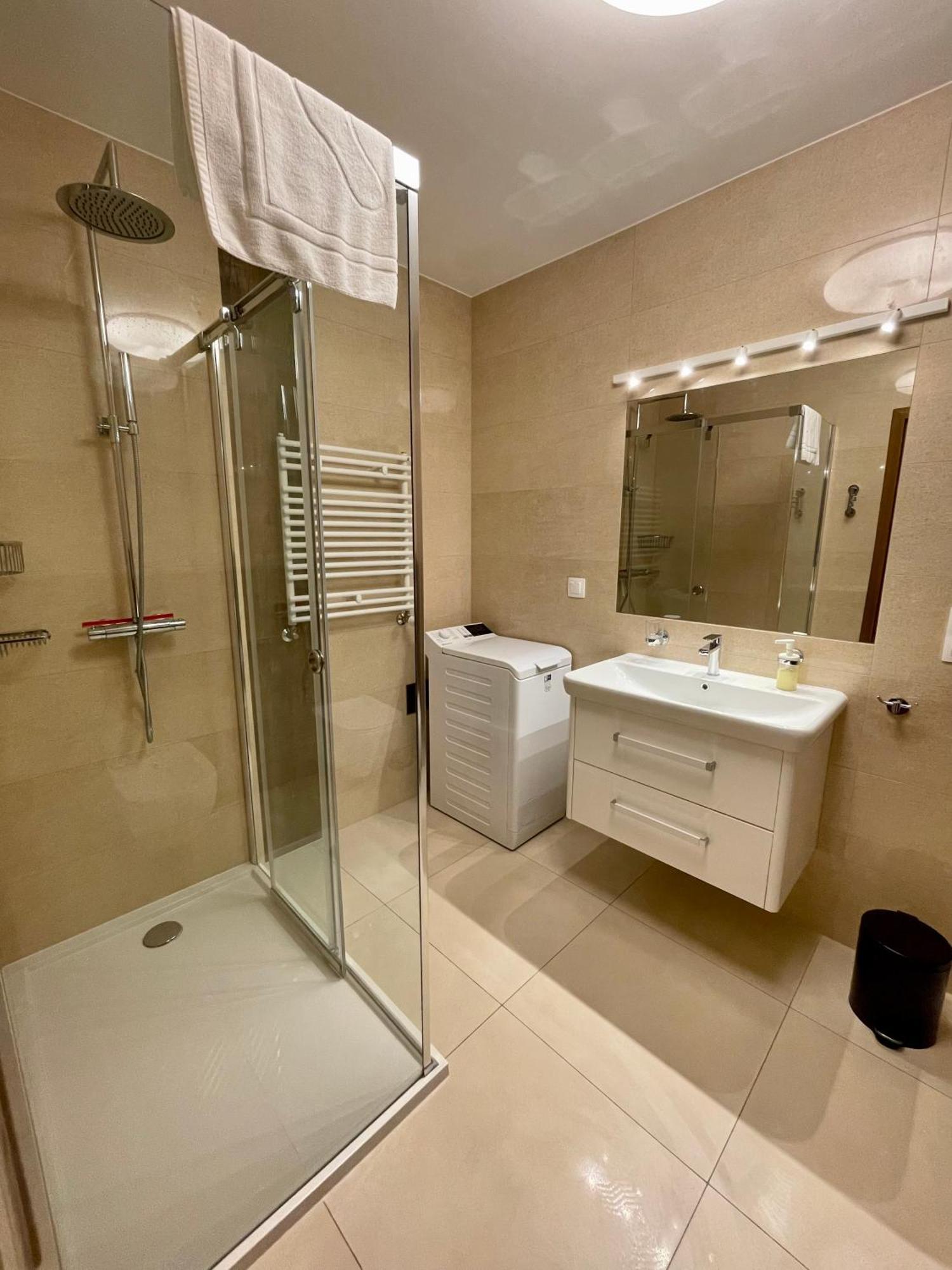 Golden Queen Apartments Old Town Краків Екстер'єр фото